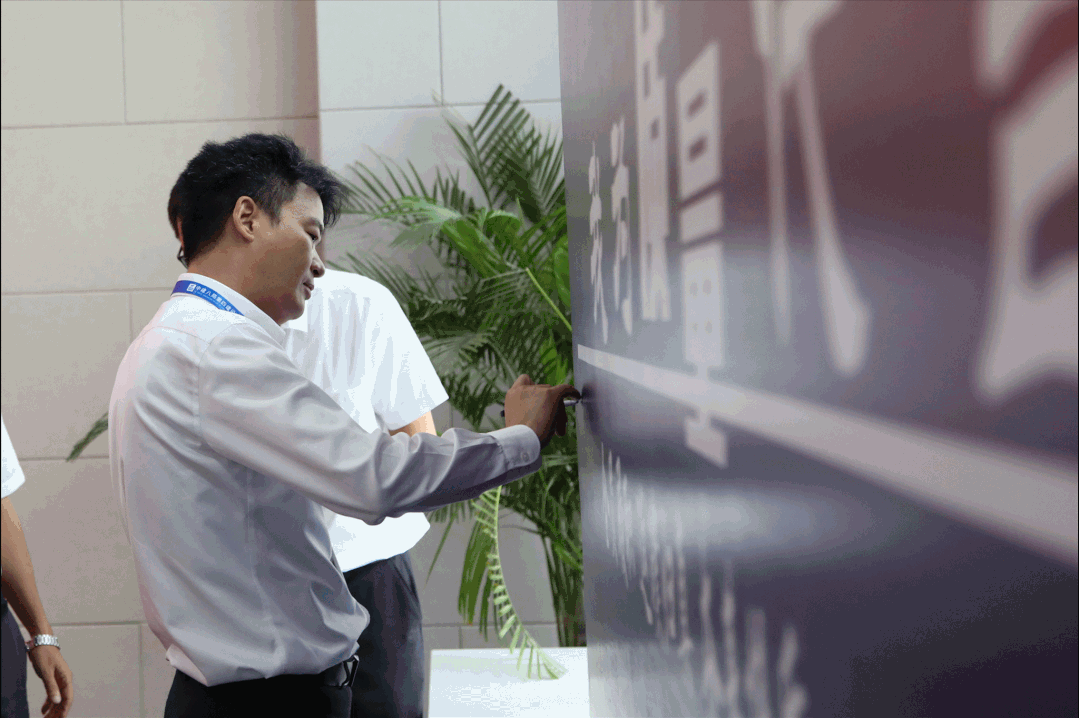 1662191593704734.gif 5.gif